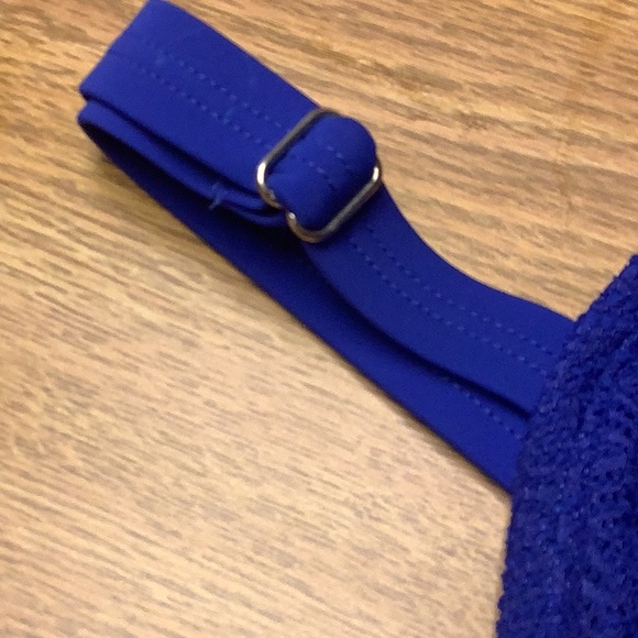 AQUA COUTURE swim top royal blue crocheted look split front size 18W adj… - Picture 7 of 10